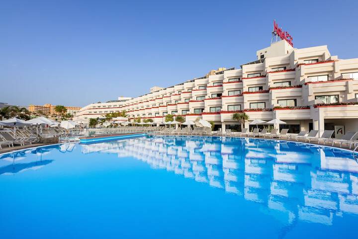 Hotel Pool