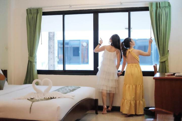 Room 28 of 50