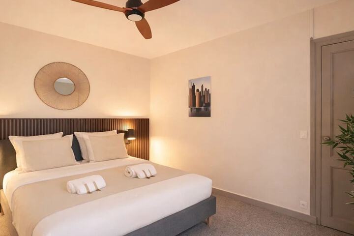 Room 4 of 159