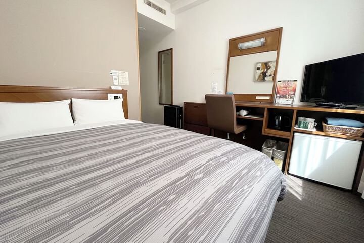 Room 12 of 38