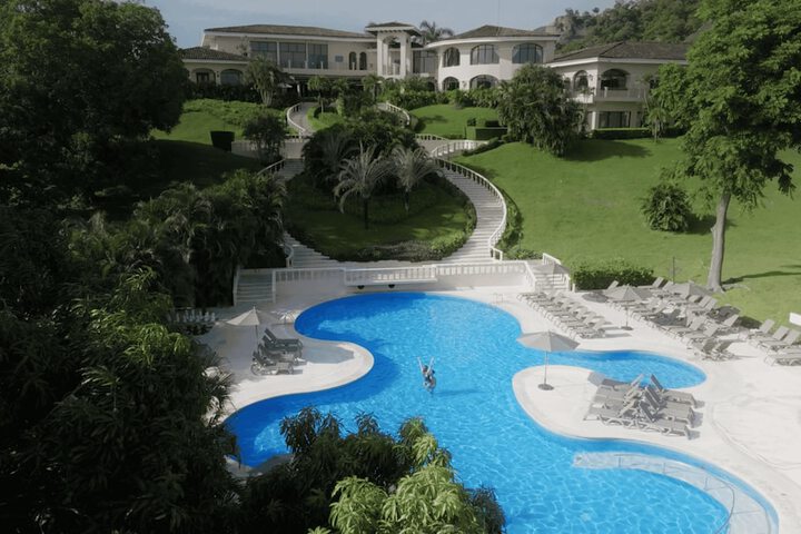 Pool 51 of 163