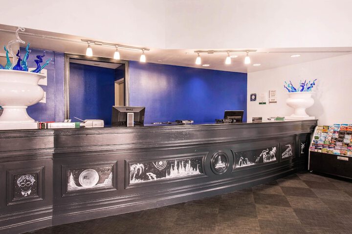 Check-in/check-out kiosk