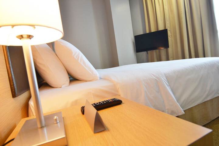 Room 5 of 42