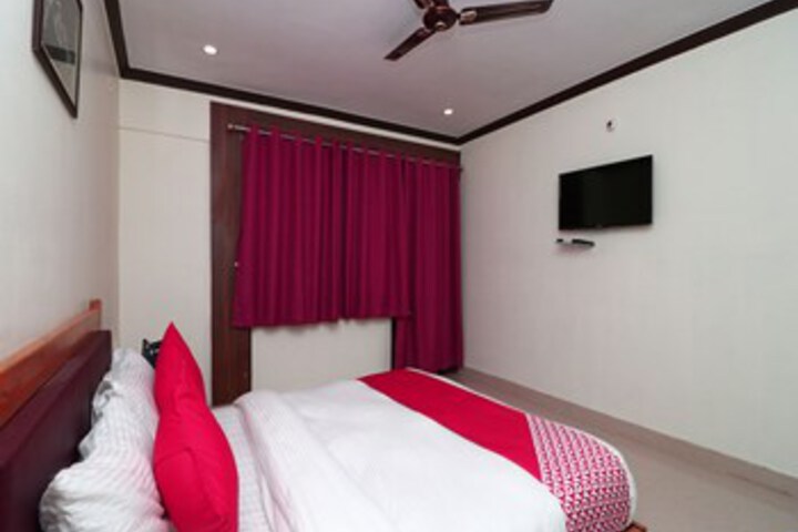 Room 12 of 27
