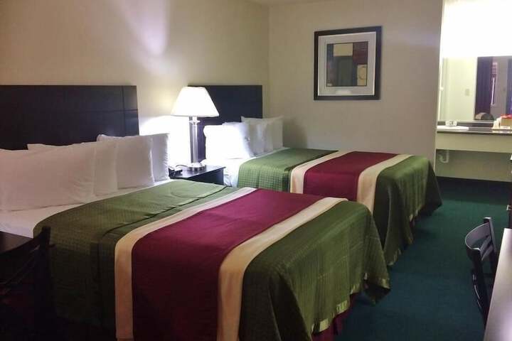 2 Double Beds (5 of 6)