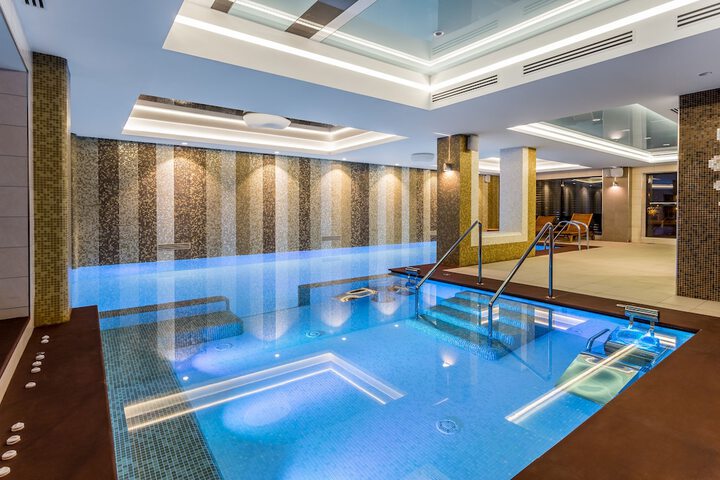 Pool 32 of 52