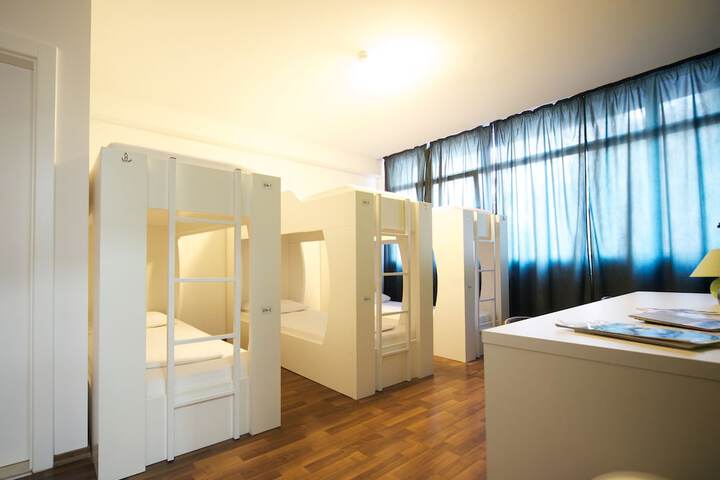 Room 4 of 27