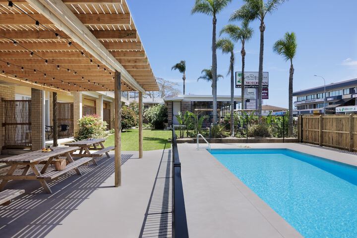 Pool 16 of 30