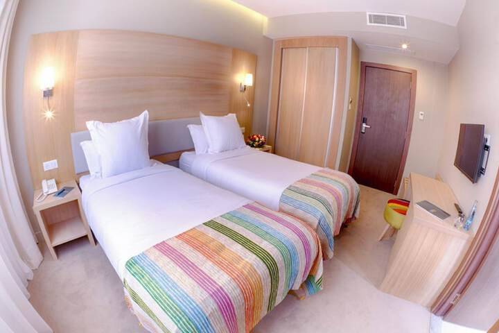 Room 15 of 37