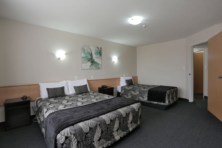 Room 2 of 41