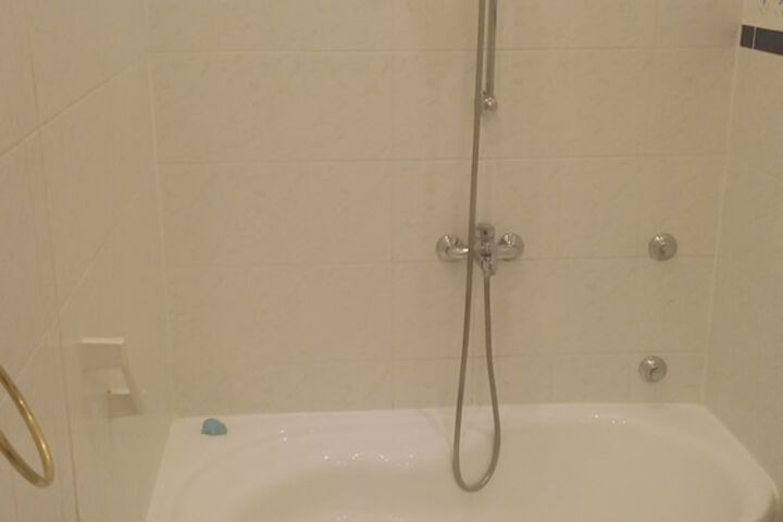 Room 12 of 24
