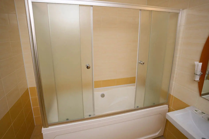 Room 10 of 21