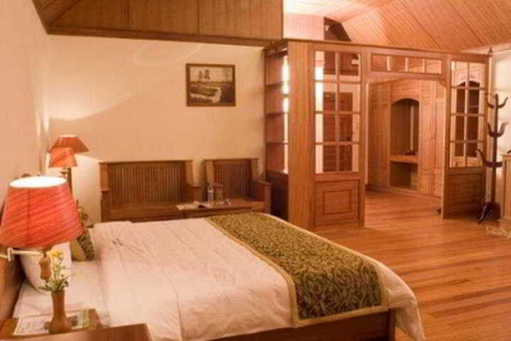 Room 7 of 8