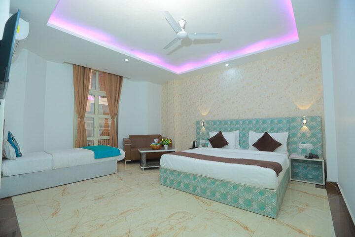 Room 13 of 22