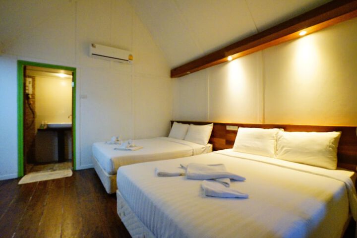 Room 17 of 93