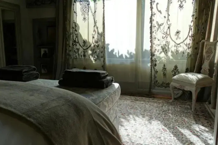 Room 5 of 13