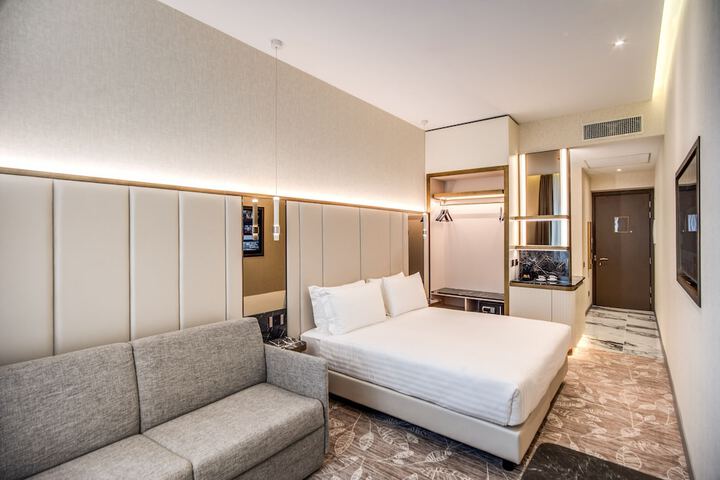 Room 35 of 114