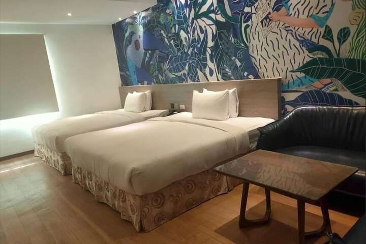 Room 54 of 96
