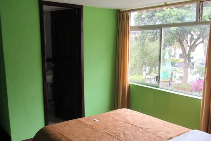 Room 5 of 9