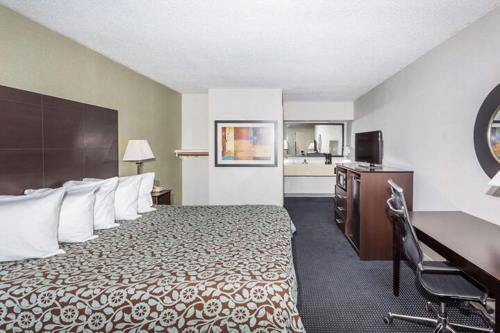 1 King Bed (3 of 9)