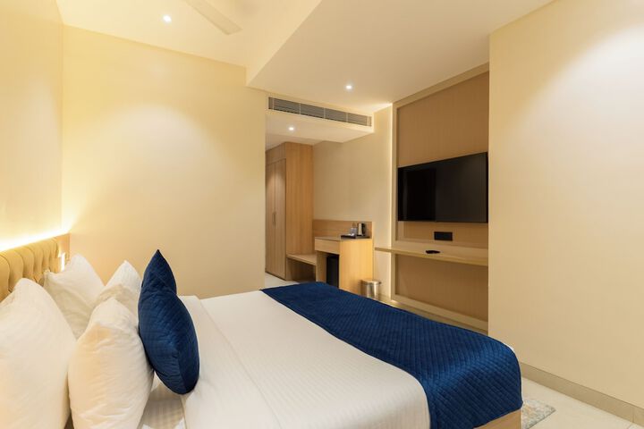 Room 17 of 37