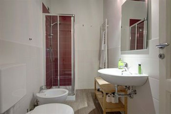 Room 16 of 166