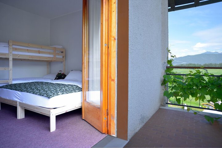 Room 12 of 42