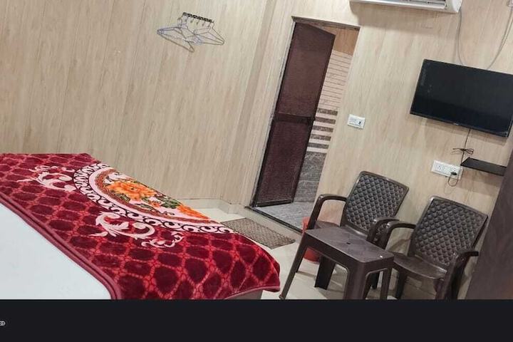 Room 2 of 13