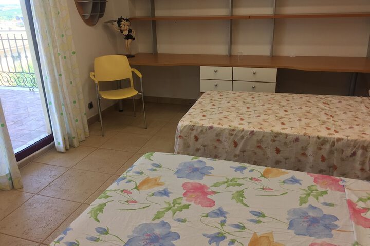 Room 25 of 165