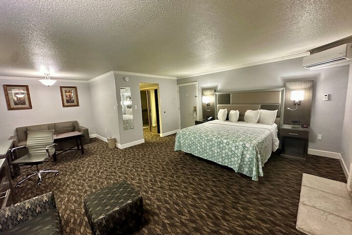 Studio 1 King Bed (3 of 6)