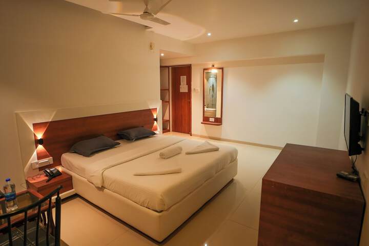 Room 4 of 10