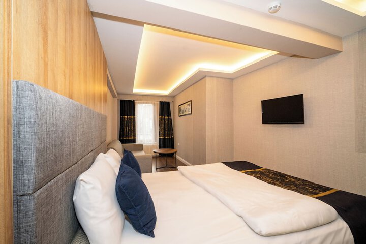 Room 12 of 38