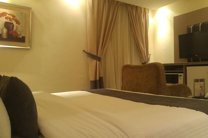 Room 3 of 10