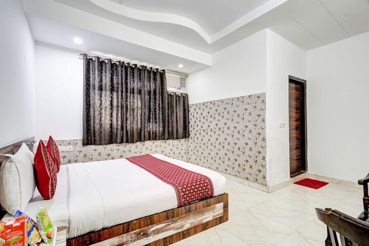 Room 2 of 6