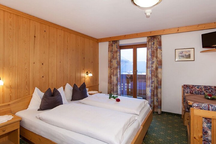 Room 6 of 36