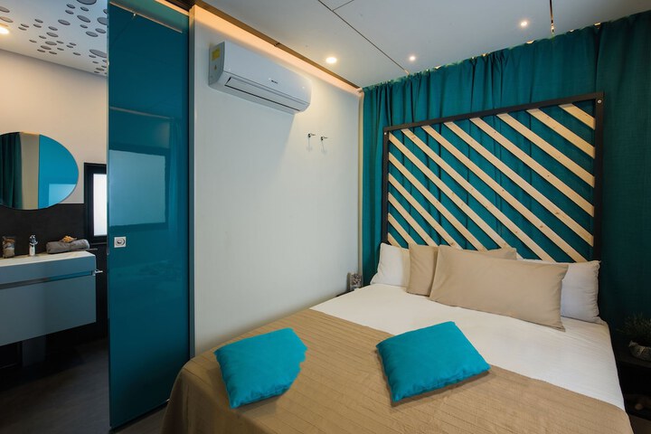 Room 9 of 75