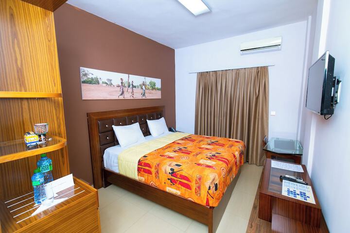 Room 10 of 18