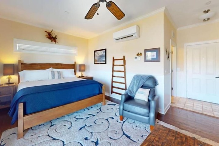 Room 11 of 33