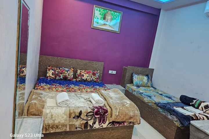 Room 17 of 28