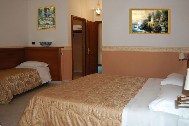 Room 14 of 87