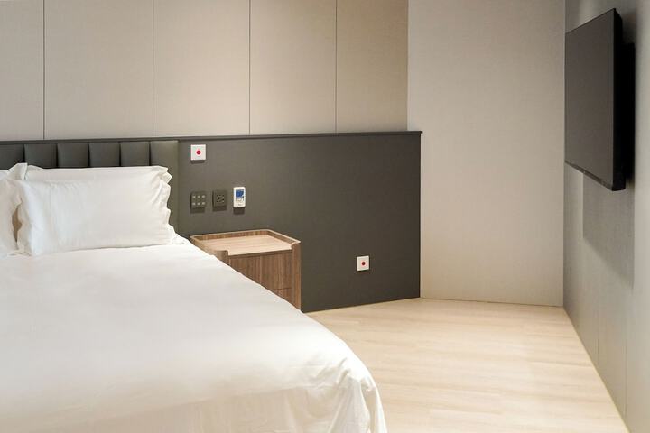 Room 53 of 83