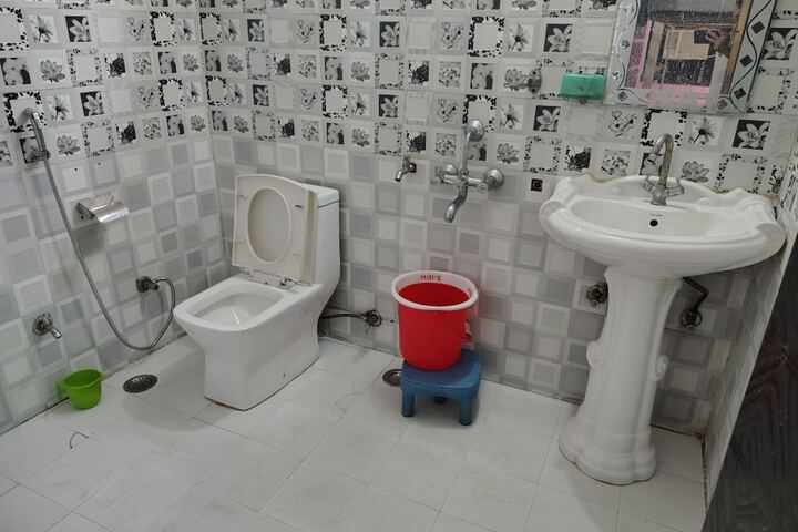 Room 8 of 9