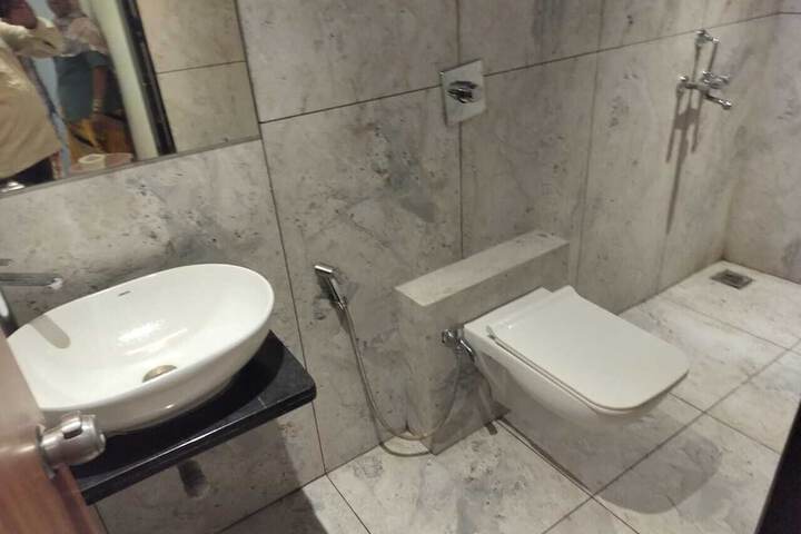 Room 12 of 18