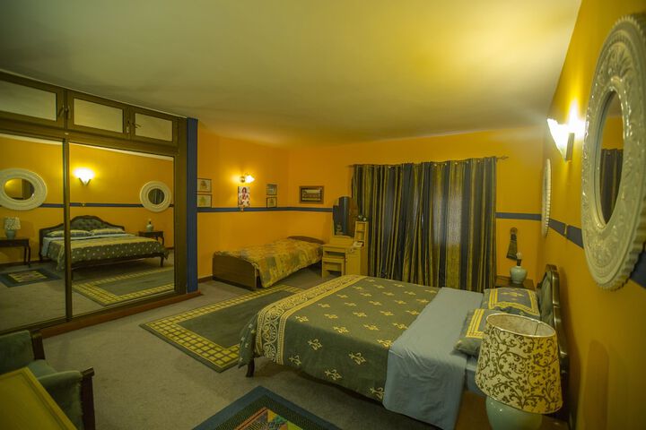 Room 9 of 34