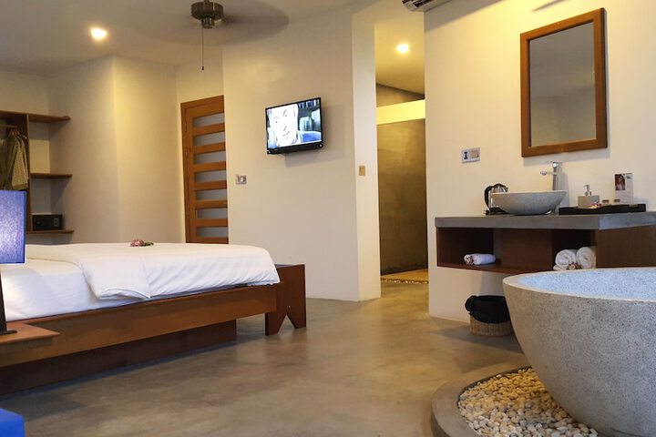 Room 13 of 180