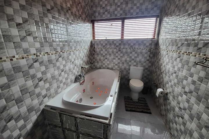 Room 4 of 52
