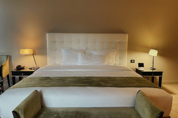Room 12 of 37