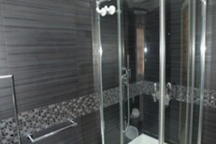 Room 6 of 18