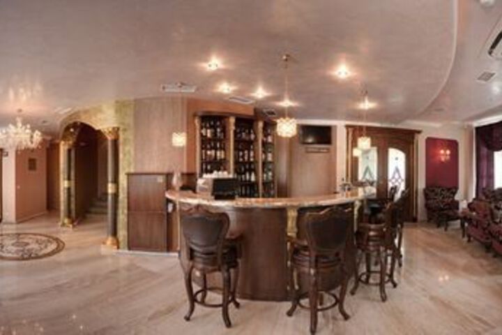 Lounge 12 of 21