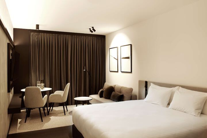 Room 15 of 60